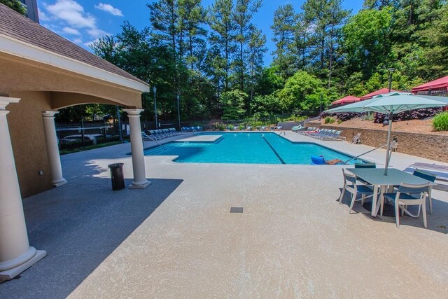 799 Hammond Dr Unit 406, Atlanta, GA 30328 - community pool with a patio