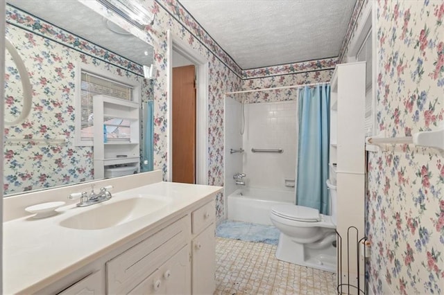bathroom featuring a textured ceiling, shower / bath combo, vanity, toilet, and wallpapered walls