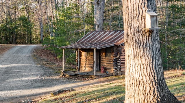 view of outdoor structure featuring driveway