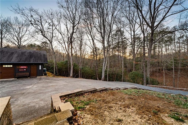 yard at dusk with a garage