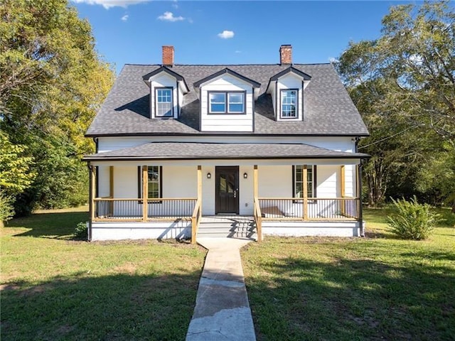 view of front of property featuring a front yard and a porch