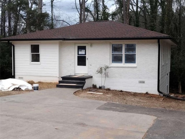 3543 S Cobb Dr S, Smyrna, GA 30080 - ranch-style house featuring brick siding, crawl space, and roof with shingles