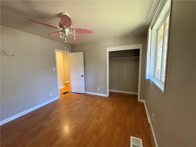 2807 Mcclave Dr, Doraville, GA 30340 - unfurnished bedroom featuring wood finished floors, baseboards, a closet, and a ceiling fan