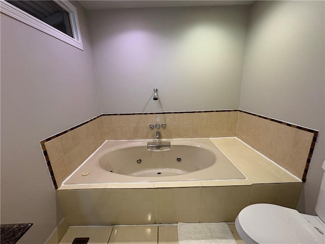 2807 Mcclave Dr, Doraville, GA 30340 - full bath featuring a whirlpool tub and toilet
