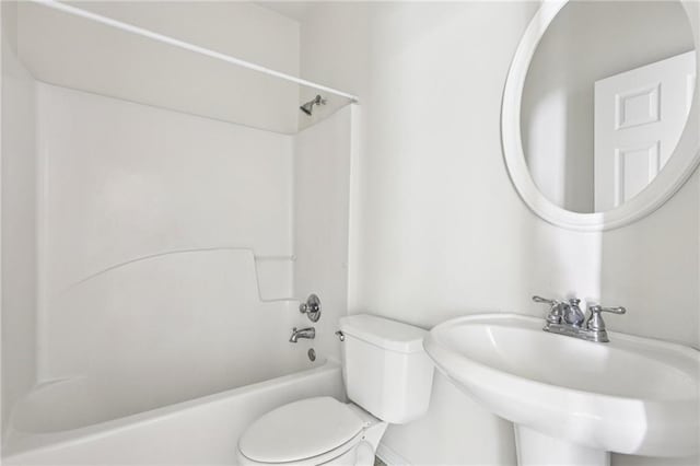 626 Pecan Knoll Dr Unit 13, Marietta, GA 30008 - full bathroom featuring bathing tub / shower combination and toilet