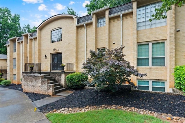 5400 Roswell Rd Apt L6, Sandy Springs, GA 30342 - view of front of house with brick siding