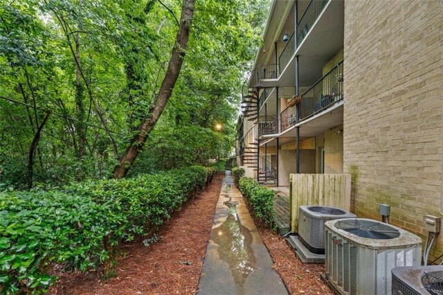 5400 Roswell Rd Apt L6, Sandy Springs, GA 30342 - view of property's community with stairs