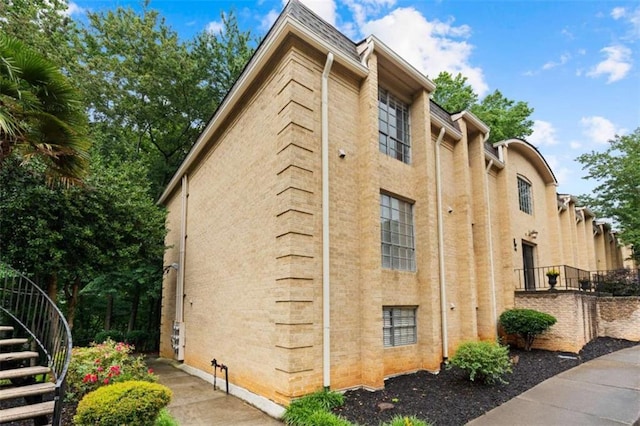 5400 Roswell Rd Apt L6, Sandy Springs, GA 30342 - view of building exterior with stairway
