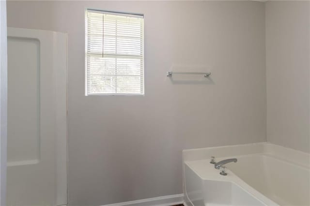 711 Ashley Ln, Stone Mountain, GA 30087 - full bath featuring a bath