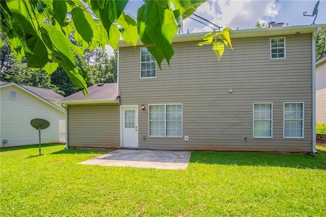 711 Ashley Ln, Stone Mountain, GA 30087 - back of property with a patio area and a lawn