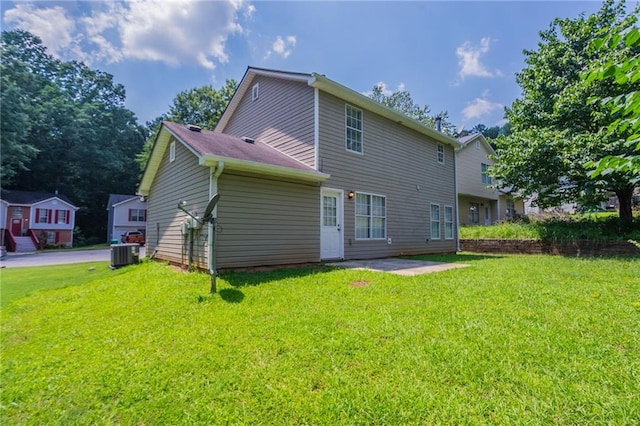 711 Ashley Ln, Stone Mountain, GA 30087 - back of property with a lawn and a patio area