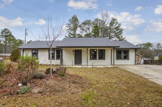 single story home with a front yard