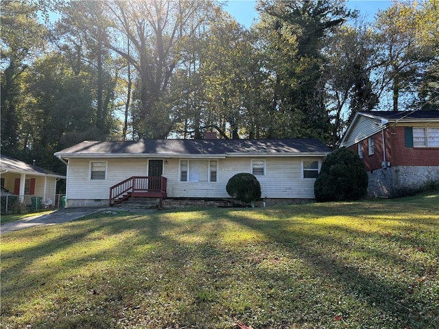 single story home with a front lawn