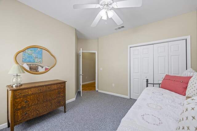 carpeted bedroom with baseboards, visible vents, a closet, and a ceiling fan