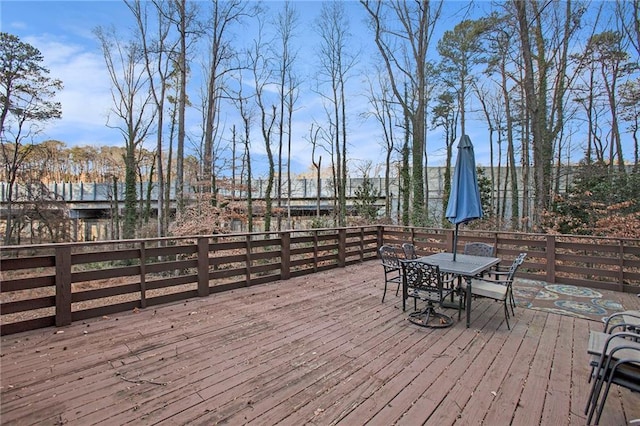 deck with outdoor dining space