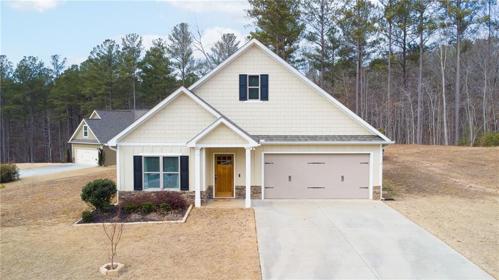 view of front facade with a garage