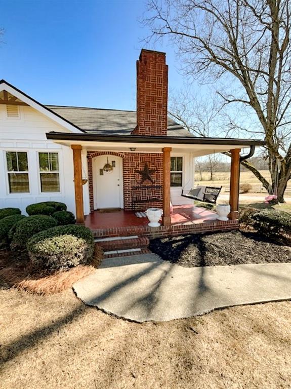 property entrance with a porch