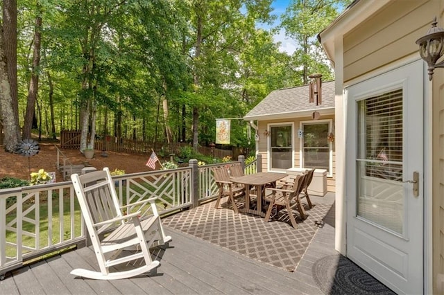 deck with fence and outdoor dining space