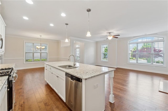 kitchen with a sink, stainless steel appliances, dark wood-style flooring, ornamental molding, and white cabinetry