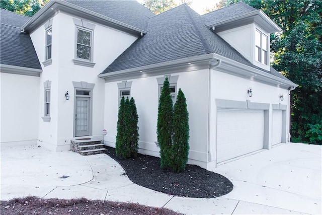 view of front facade featuring a garage