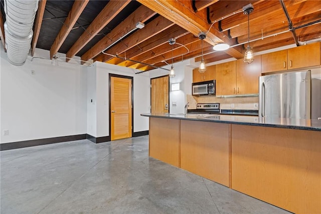 kitchen with hanging light fixtures, dark stone counters, kitchen peninsula, stainless steel appliances, and backsplash