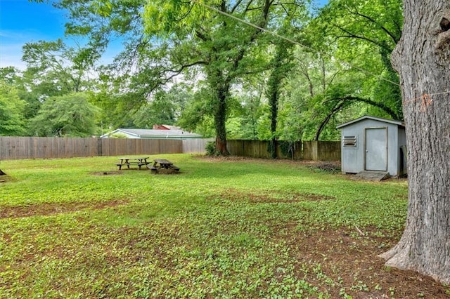 view of yard featuring a shed and an outbuilding