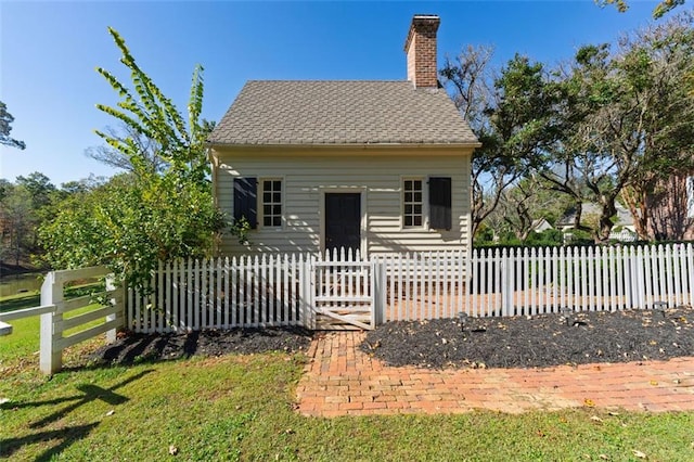 view of front of house featuring a front yard