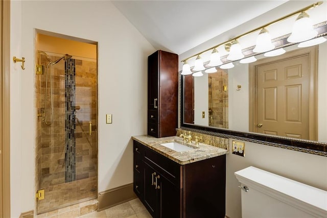 bathroom with vaulted ceiling, a tile shower, toilet, and vanity