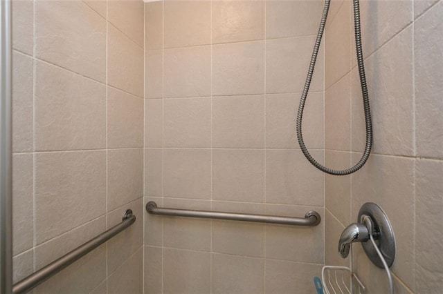 details featuring a tile shower