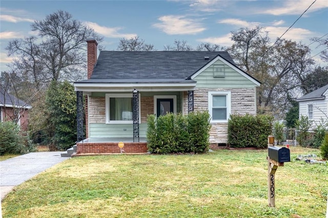 bungalow-style home featuring a front lawn