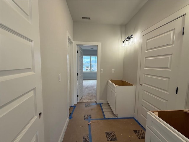 bathroom with visible vents and baseboards