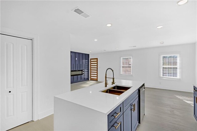 kitchen with a kitchen island with sink, sink, appliances with stainless steel finishes, and plenty of natural light