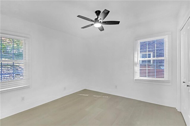 unfurnished bedroom with ceiling fan and a closet