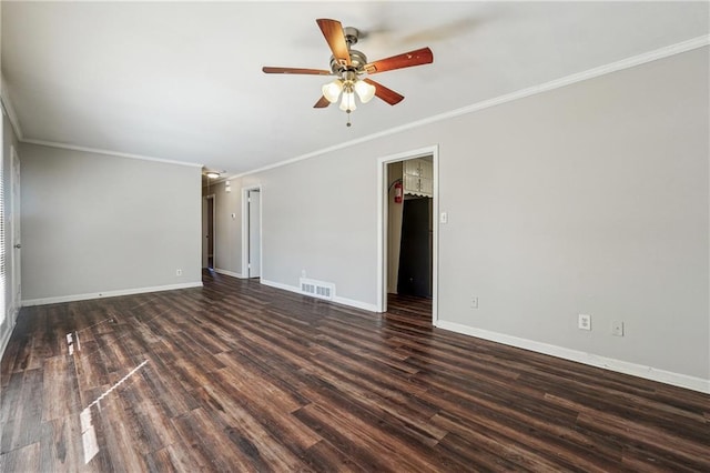 empty room featuring dark wood-type flooring, ornamental molding, and ceiling fan