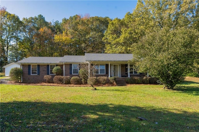 ranch-style home featuring a front lawn and a porch