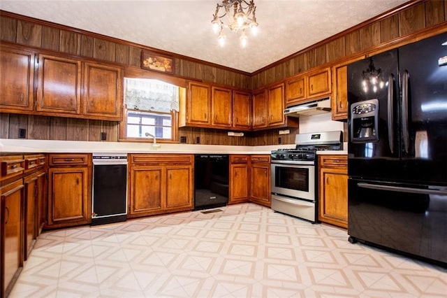 kitchen with ornamental molding, a chandelier, a textured ceiling, and black appliances