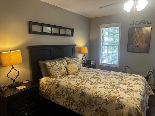 bedroom with ceiling fan