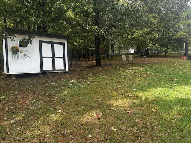 view of yard with a storage unit