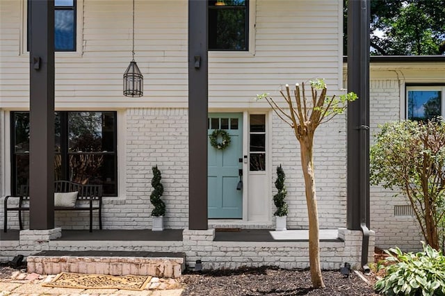 doorway to property with covered porch