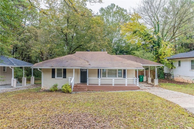 ranch-style house featuring a carport, a porch, and a front lawn