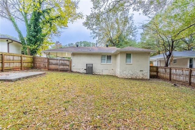 rear view of house featuring a lawn