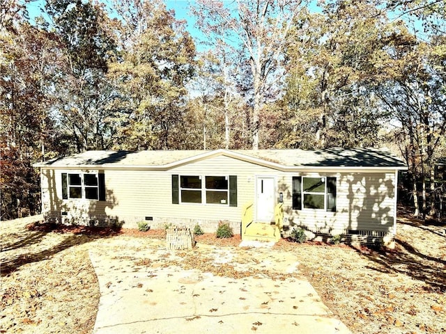 view of front of property with crawl space