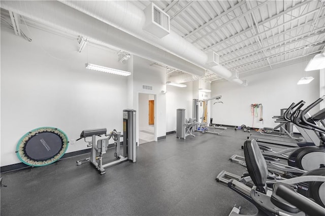 exercise room with visible vents and baseboards