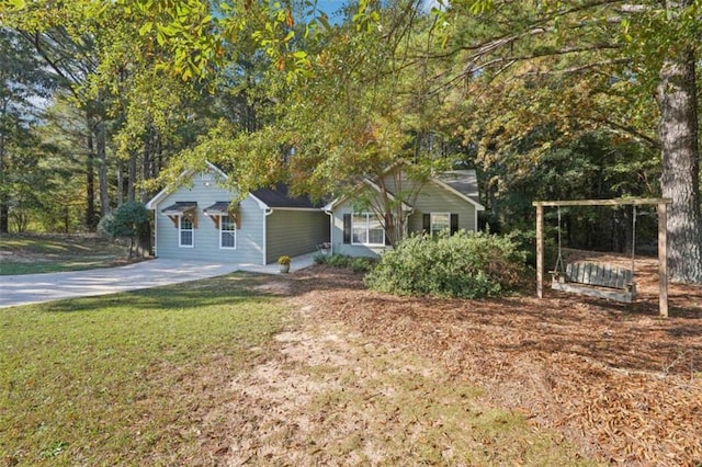 view of front of house with a front lawn