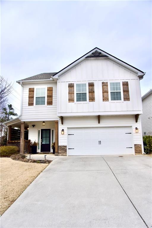 view of front of home with a garage and covered porch