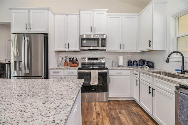 461 Barnwood Dr, Rockmart, GA 30153 - kitchen with appliances with stainless steel finishes, a sink, white cabinets, backsplash, and dark wood-type flooring