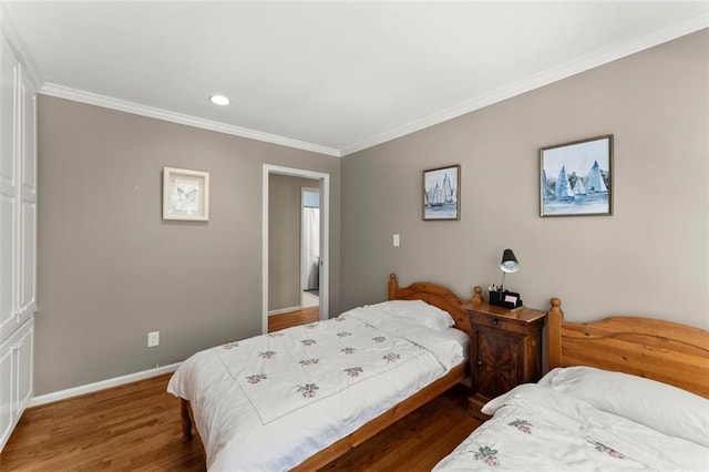 bedroom featuring crown molding, baseboards, wood finished floors, and recessed lighting