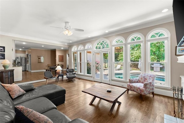 living room with ceiling fan, recessed lighting, crown molding, wood finished floors, and baseboards