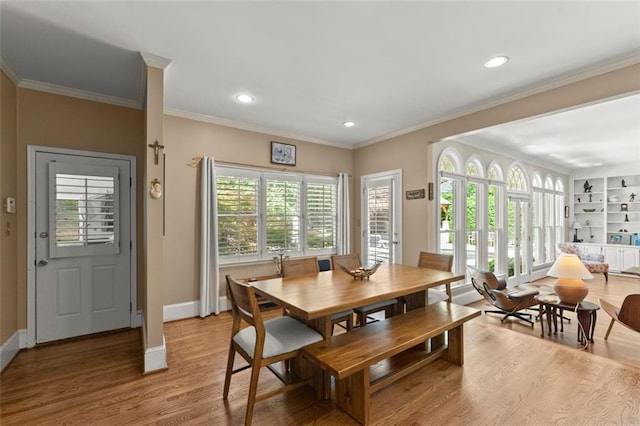 dining area with plenty of natural light, light wood finished floors, baseboards, recessed lighting, and ornamental molding