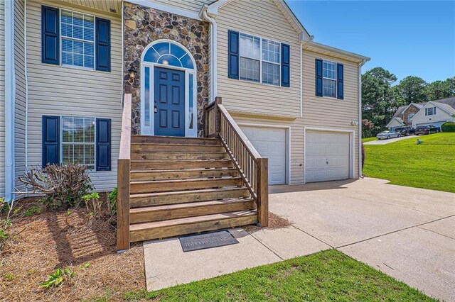 3290 Spincaster Way, Loganville, GA 30052 - property entrance featuring driveway, an attached garage, and a yard